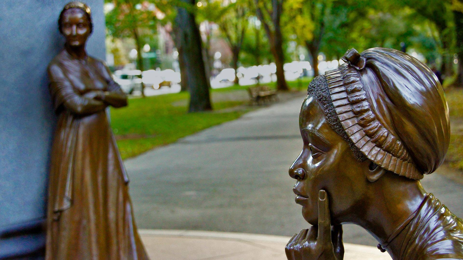 菲利斯·惠特利和阿比盖尔·亚当斯的雕像-www.todaybing.com 必应壁纸 必应美图